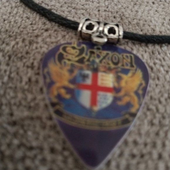 SAXON GUITAR PICK NECKLACE - Picture 1 of 1